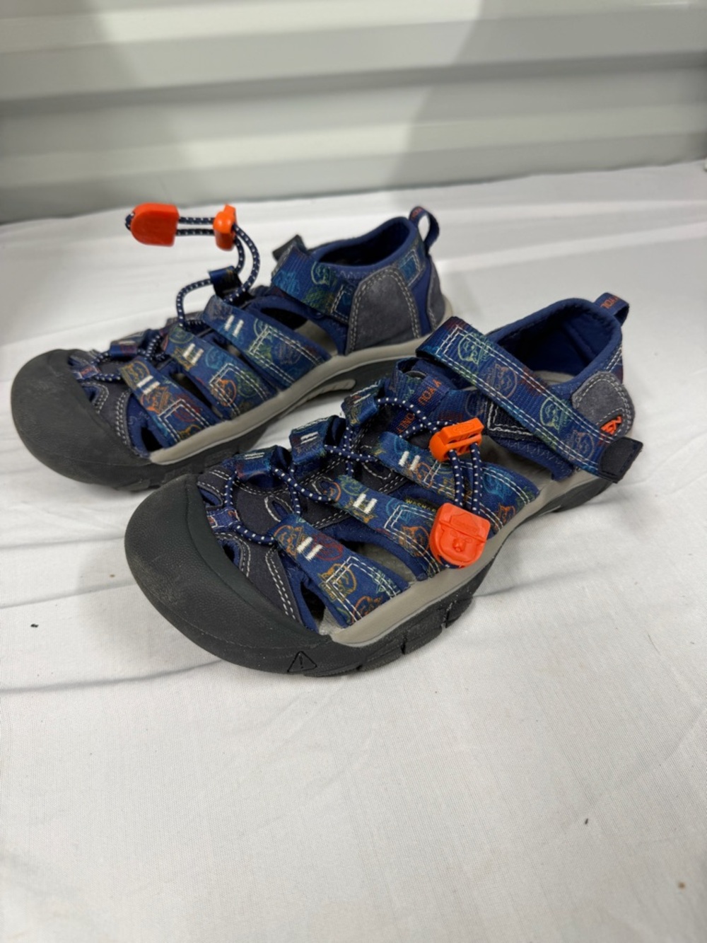 Keen Kids Youth Sz 2 Smokey
Blue Water Shoe Sandal
Closed Toe Hiking outdoor